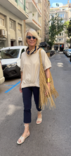 Load image into Gallery viewer, Camisa/Camiseta Frida
