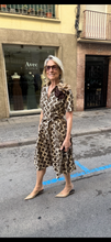 Load image into Gallery viewer, Vestido Penélope
